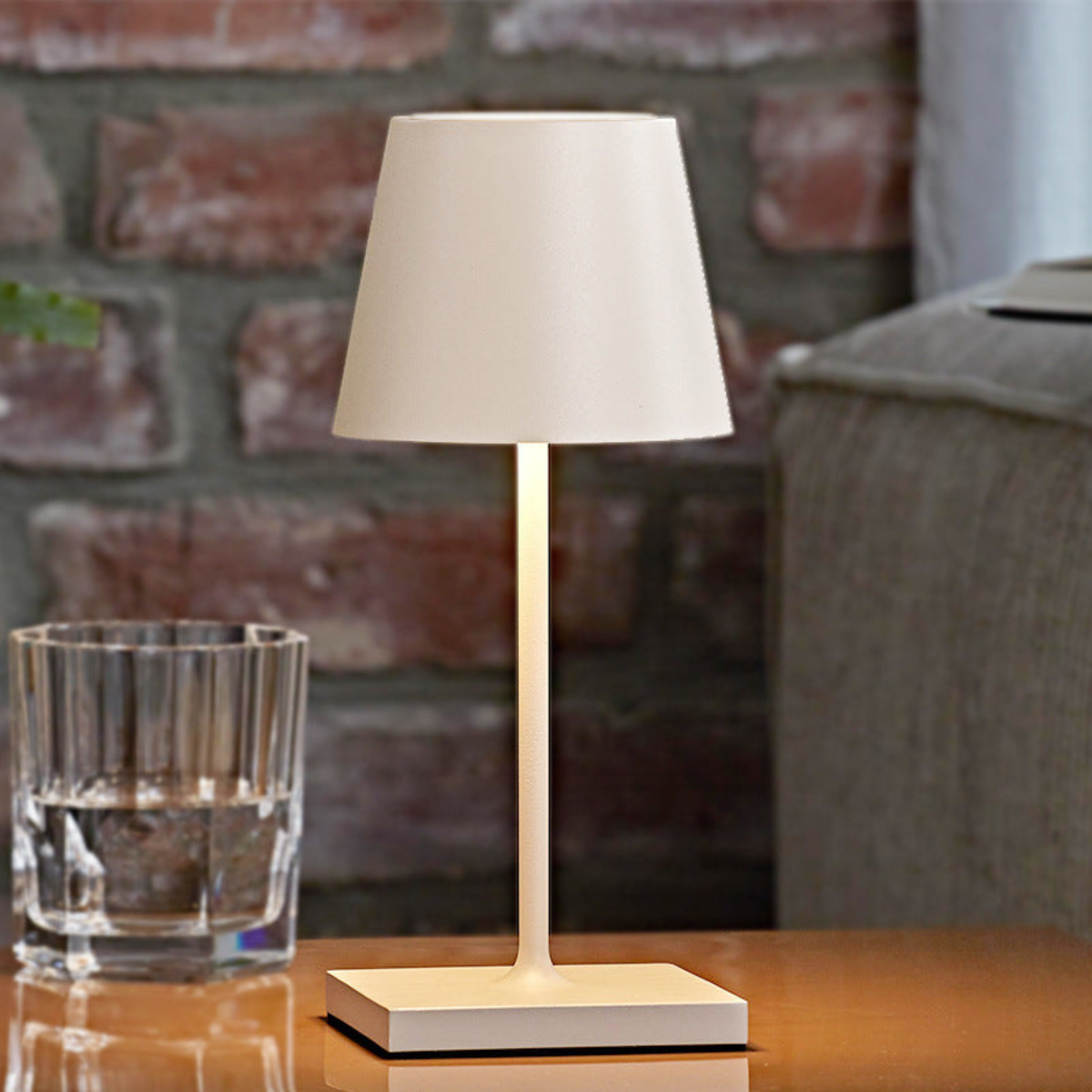 Lot de 2 lampes de table rechargeables, à intensité variable, étanches, 26 cm, blanches, conformes aux normes néerlandaises.