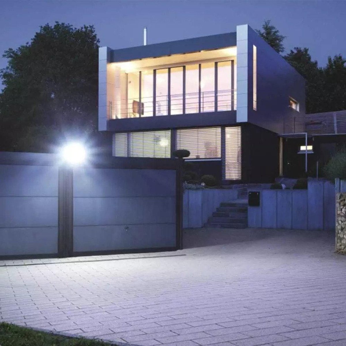 Lampe extérieure LED sur batterie avec détecteur de mouvement
