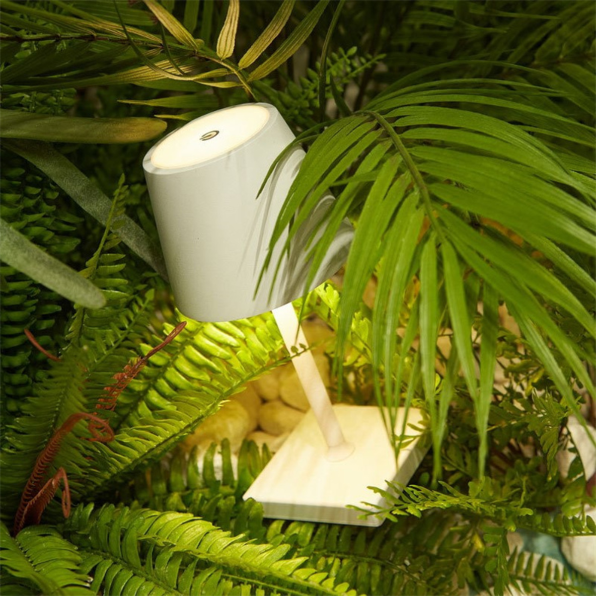 Lot de 2 lampes de table rechargeables, à intensité variable, étanches, 26 cm, blanches, conformes aux normes néerlandaises.