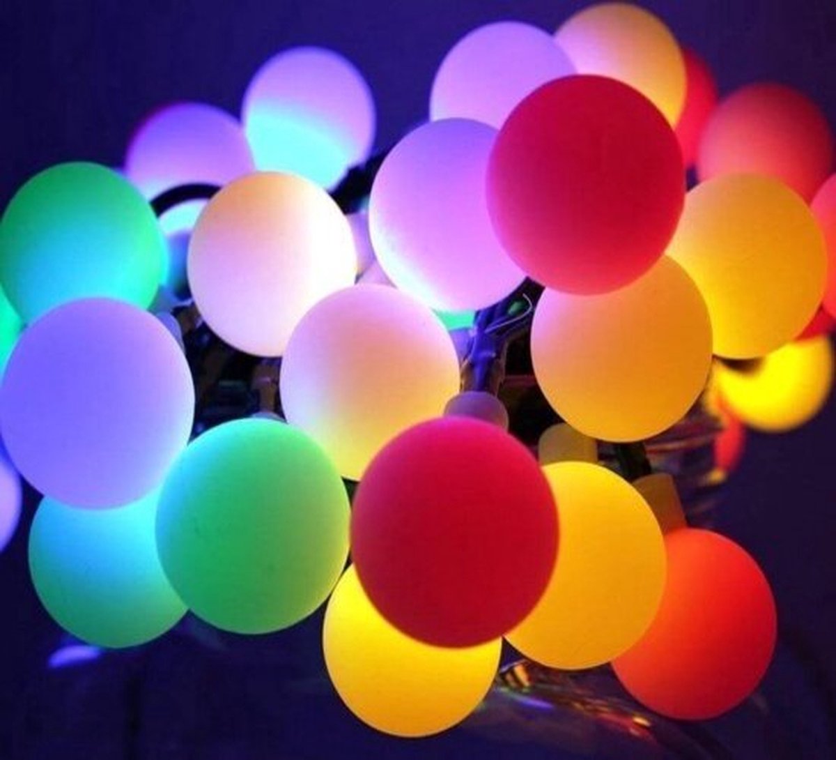 Guirlande lumineuse mate de 9 m avec 50 LED RGB et piles incluses 