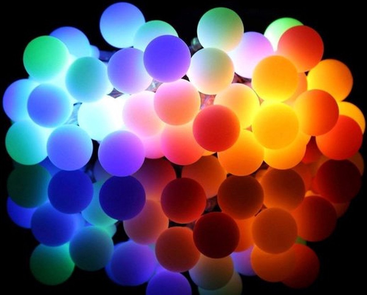 Guirlande lumineuse mate de 9 m avec 50 LED RGB et piles incluses 
