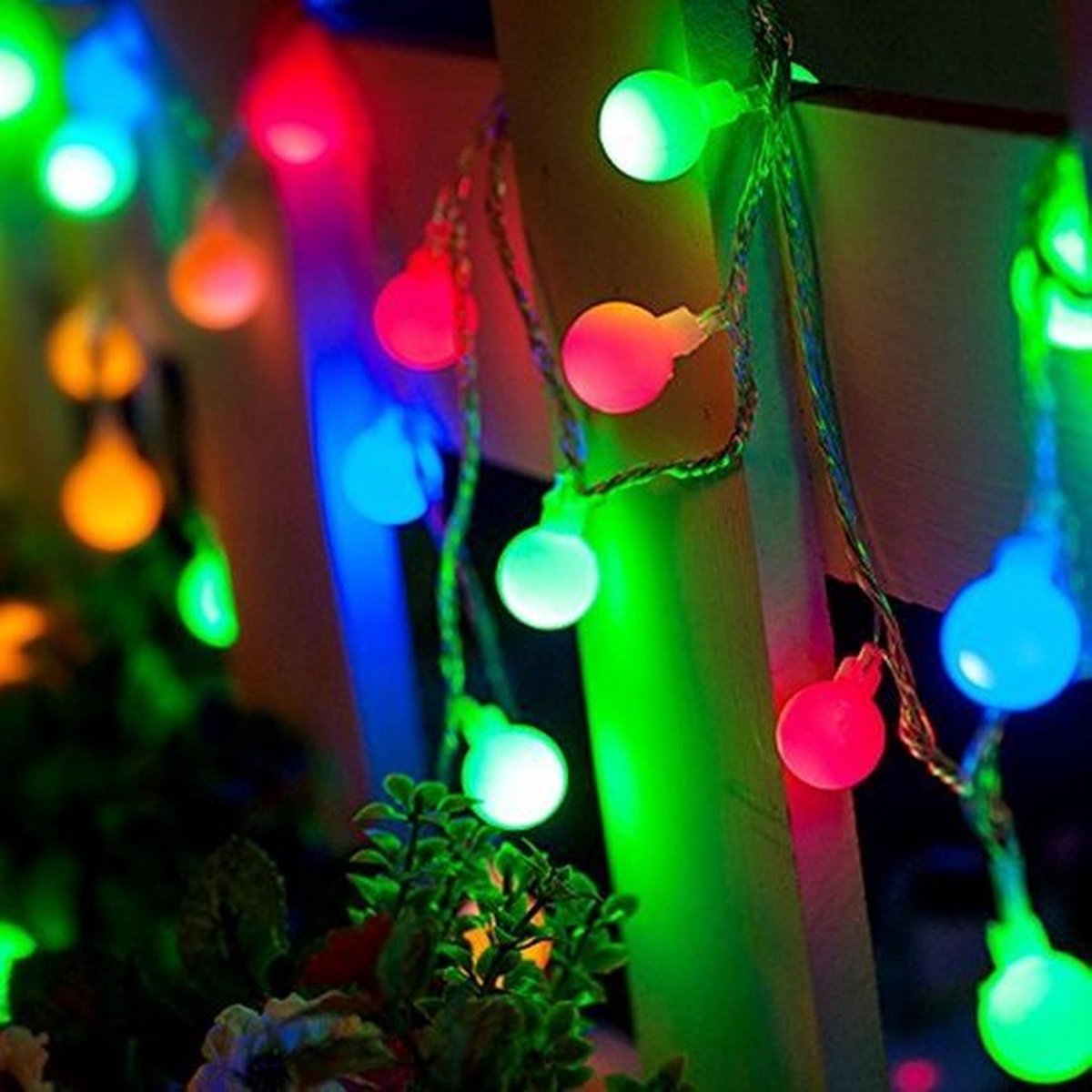Guirlande lumineuse mate de 9 m avec 50 LED RGB et piles incluses 